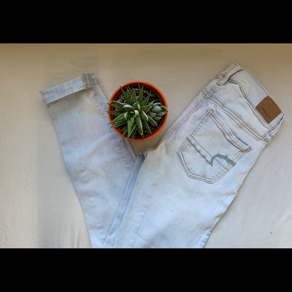 American Eagle Light Wash Jeans